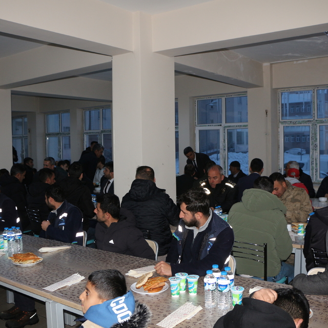 Karlıova Kaymakamlığından iftar programı