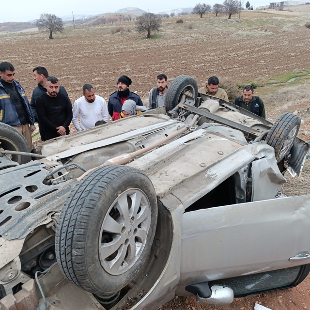 Adıyaman'da otomobilin şarampole devrildiği kazada 1 kişi öldü, 3 kişi yara...