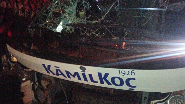 Mersin'de yolcu otobüsü, TIR'a çarptı: 10 yaralı