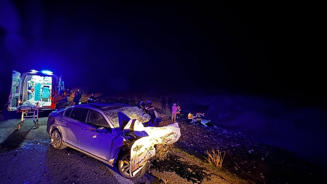 Şanlıurfa'da iki otomobilin çarpıştığı kazada 4 kişi öldü