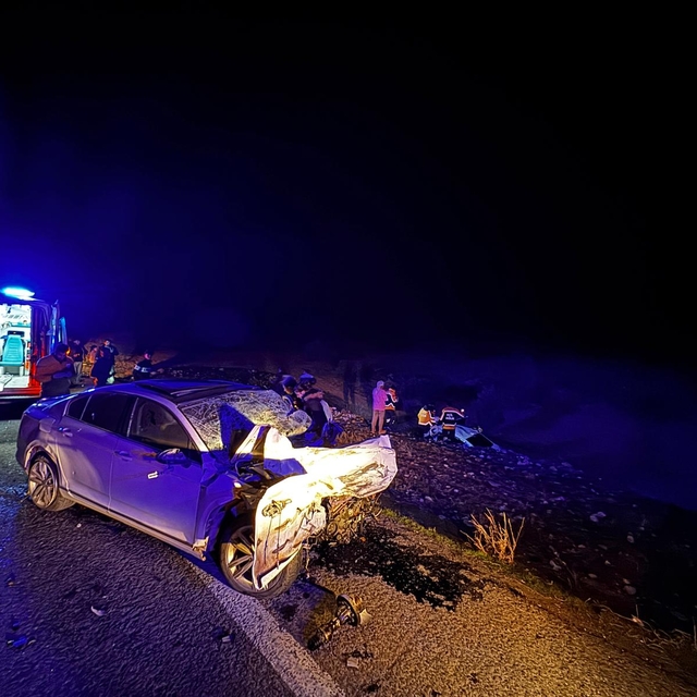 Şanlıurfa'da iki otomobilin çarpıştığı kazada 4 kişi öldü