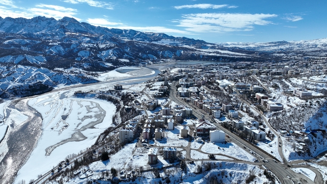 Tunceli'de kar yağışı; 131 köy yolu ulaşıma kapandı