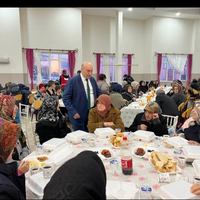 Yeniçağa'da mahalle sakinleri iftar sofralarında buluşuyor