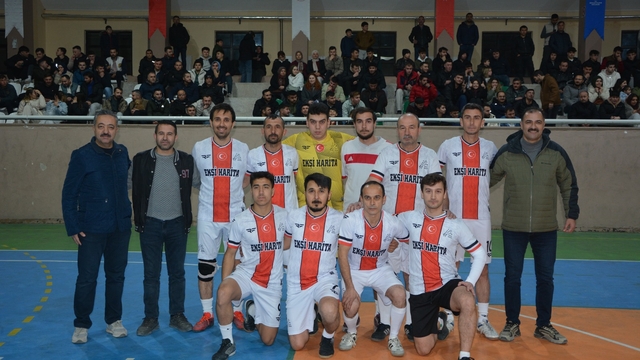 Demirci'de futsal turnuvası başladı