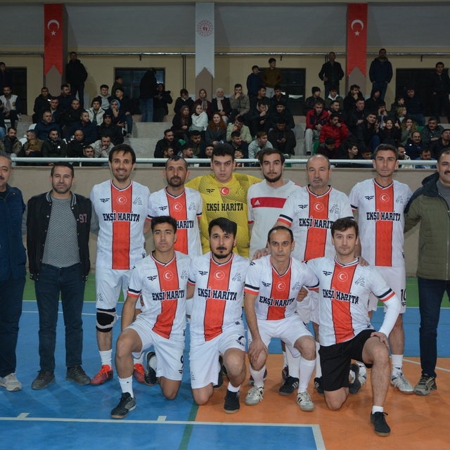 Demirci'de futsal turnuvası başladı