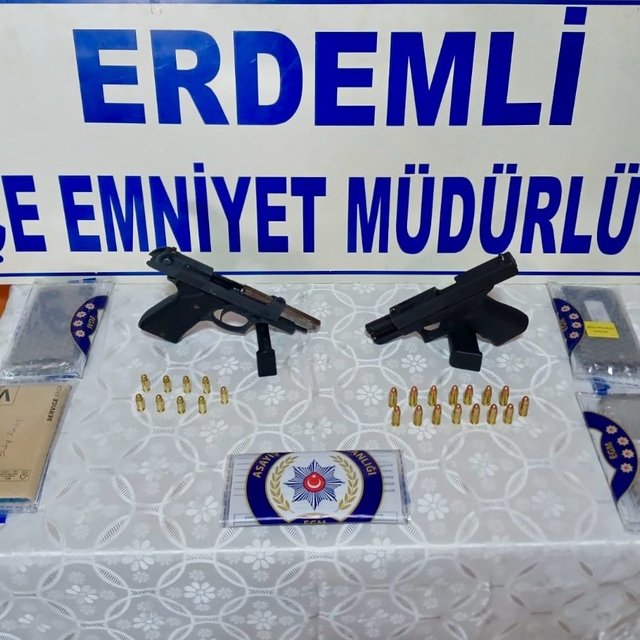 Mersin'de tehdit ve şantaj iddiasıyla 5 zanlı tutuklandı
