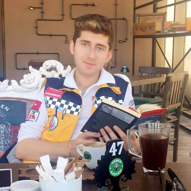 4 gaspçının darbettiği paramedik, 3 günlük yaşam savaşını kaybetti