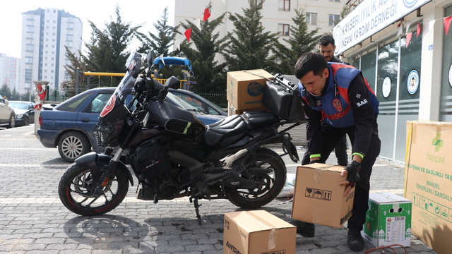 Kayserili motokurye şehir şehir gezerek "iyilik" taşıyor