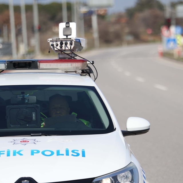 Çanakkale'de hız ihlali, yapay zeka destekli radar cihazıyla tespit ediliyo...