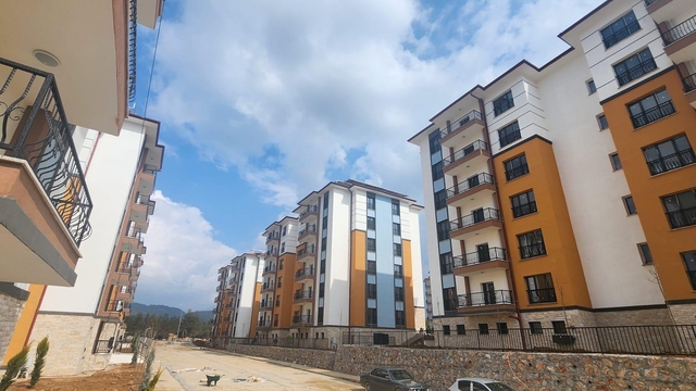 Muğla'da TOKİ konutları hak sahiplerine teslim edilmeye başladı