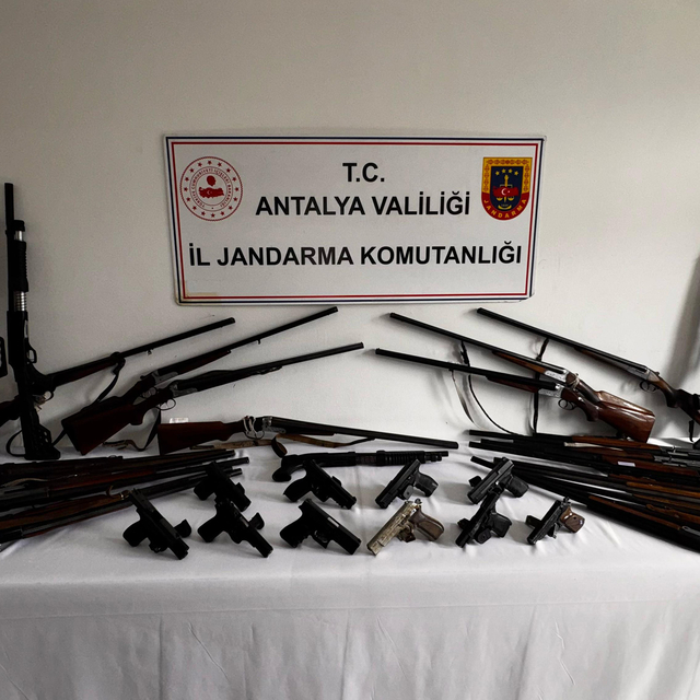 Alanya'da bireysel silahlanma ve silah ticareti operasyonunda 42 kişiye işl...