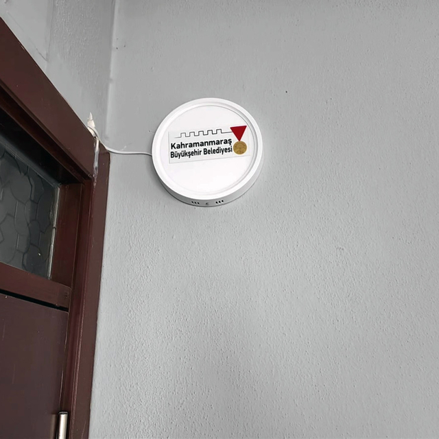 Kahramanmaraş'ta işitme engellilere yönelik "ışıklı kapı zili" projesi hazı...