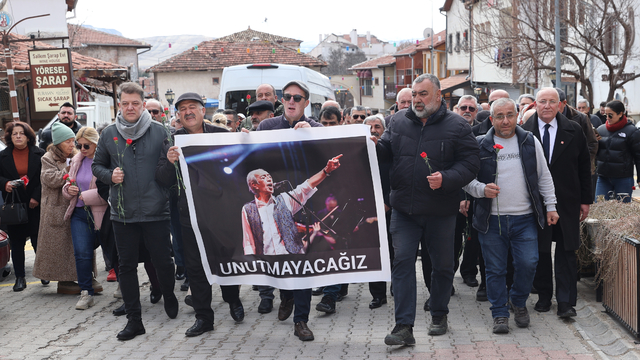Sanatçı Edip Akbayram için Avanos'taki evinin önünde anma etkinliği düzenlendi
