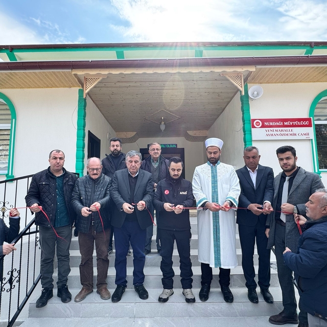 Depremde yıkılan cami yeniden yapıldı