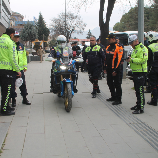 Amasya'da motosiklet kullanıcılarına uygulamalı farkındalık eğitimi verildi