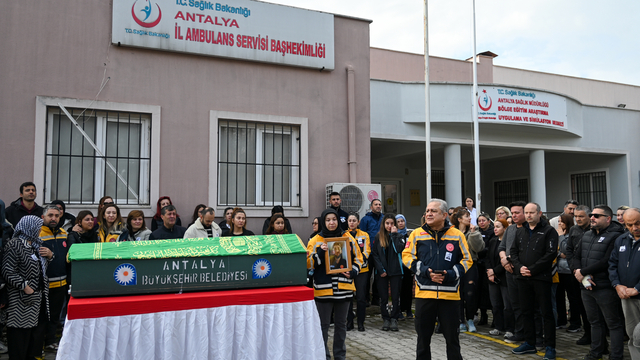 Antalya'da 4 kişi tarafından darbedilen sağlık görevlisi hayatını kaybetti