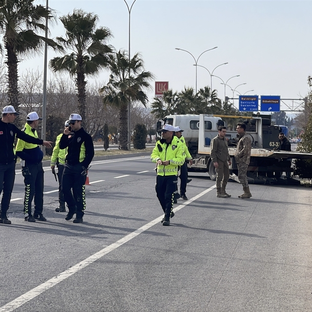Şanlıurfa'da özel harekat polislerini taşıyan zırhlı araç kaza yaptı: 6 yar...