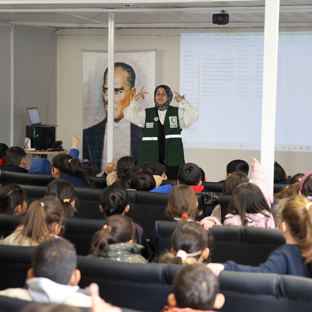 Kahramanmaraş, Adıyaman ve Şanlıurfa'da Yeşilay Haftası etkinlikleri yapıld...