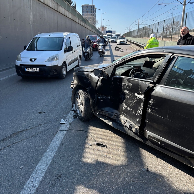 Bursa'da kamyon ile otomobilin çarpıştığı kazada Kestel İlçe Müftüsü Çelik...