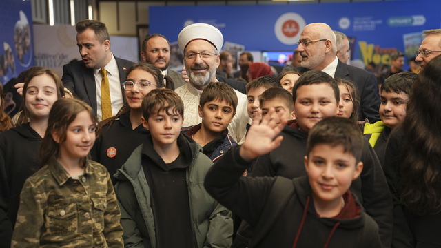 Diyanet İşleri Başkanı Erbaş "Külliye'de Ramazan" kapsamındaki atölyeleri ziyaret etti: