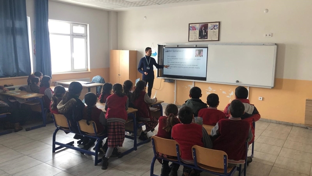 Bulanık'ta öğrencilere obezite hakkında seminer verildi