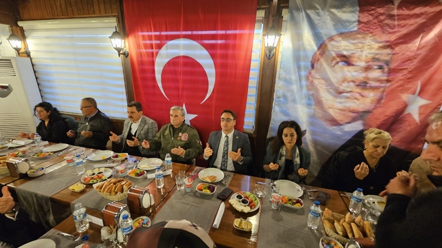 Eceabat'ta şehit aileleri ve gaziler iftarda buluştu