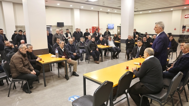 Bakan Bolat, İstanbul Havalimanı Taksiciler Kooperatifi'ndeki taksici esnafıyla iftar yaptı