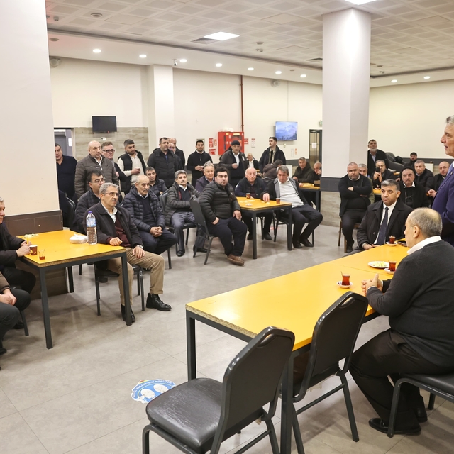 Bakan Bolat, İstanbul Havalimanı Taksiciler Kooperatifi'ndeki taksici esnaf...