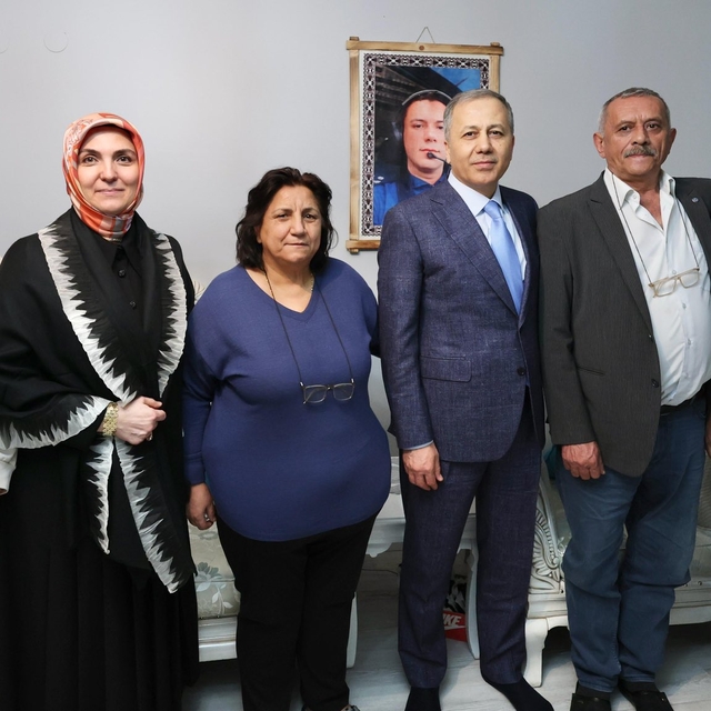 İçişleri Bakanı Yerlikaya, şehit pilot Cemil Gülen'in ailesiyle iftar yaptı