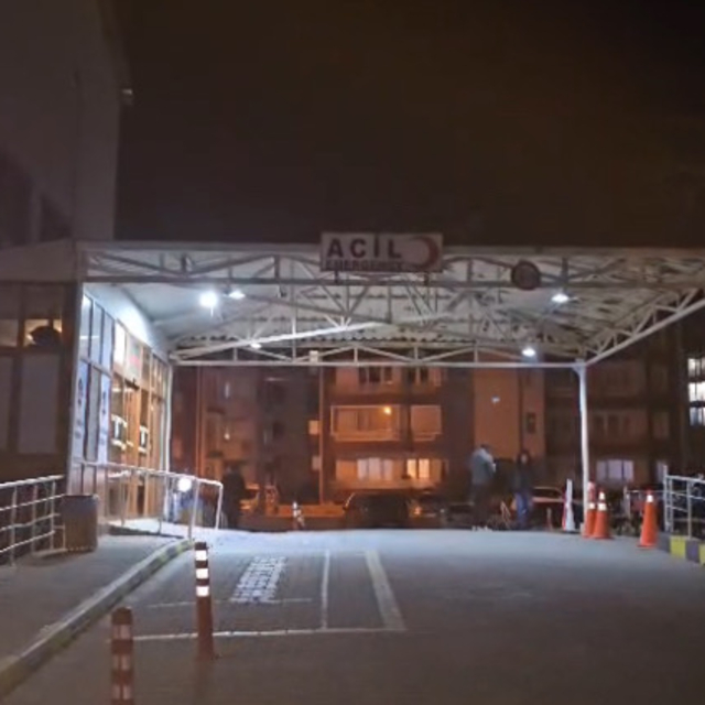 Çanakkale Boğazı'nda denize düşen kılavuz kaptan hastaneye kaldırıldı