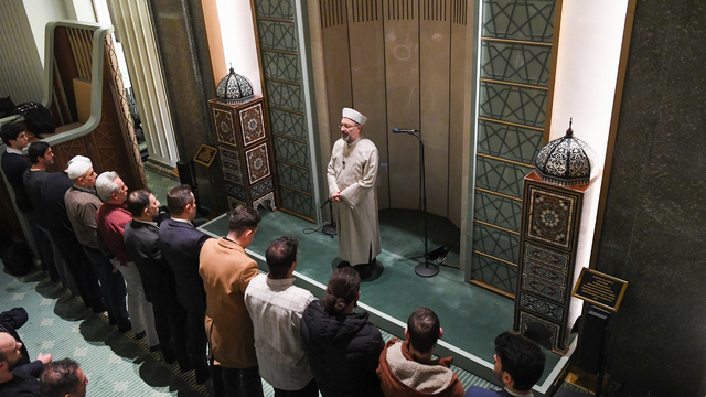 Diyanet İşleri Başkanı Erbaş, Ankara Millet Camisi'nde teravih namazı kıldırdı: