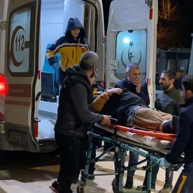 Teravih namazı dönüşü otomobilin çarptığı kadın ağır yaralandı