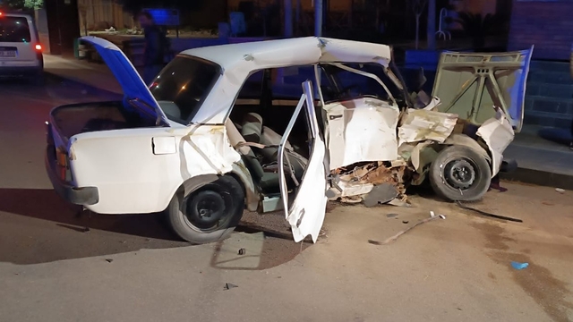 Antalya'da iki otomobilin çarpıştığı kazada 3 kişi yaralandı