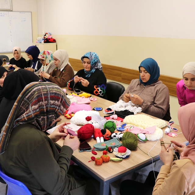 Gaziantep'te kadınlar atık eşyalara yeniden hayat veriyor