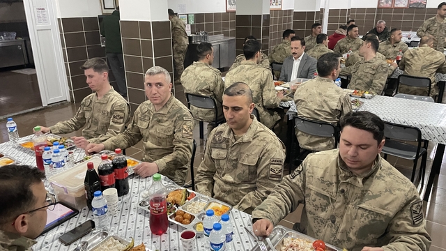 Kaymakam Bayram, jandarma personeli ile iftar yaptı