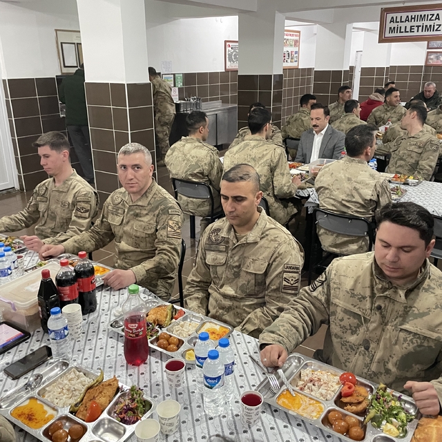 Kaymakam Bayram, jandarma personeli ile iftar yaptı