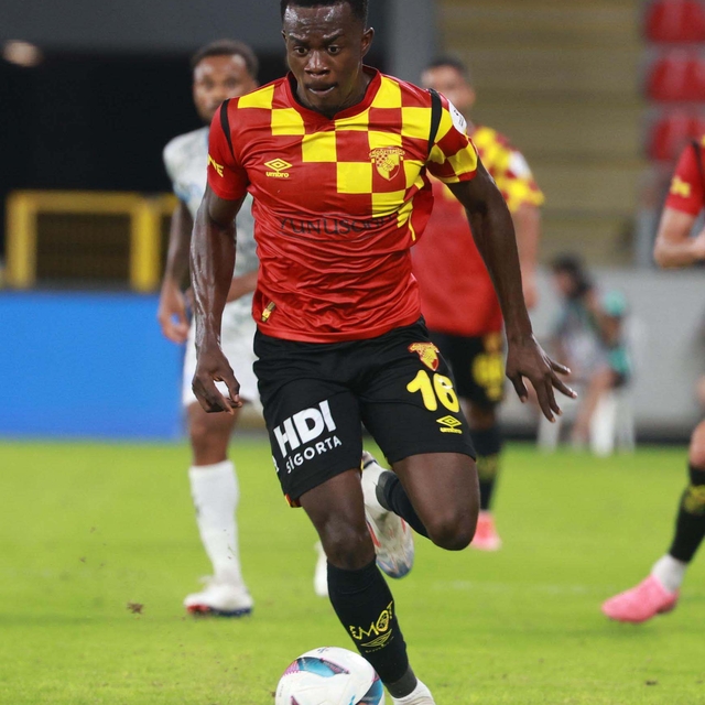 Göztepeli Dennis 1 yılda milli takıma