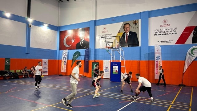 Giresun'da Yeşilay Haftası kapsamında basketbol turnuvası düzenlendi