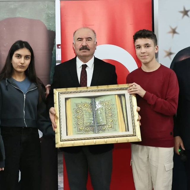 Çorum Valisi Çalgan, "İftarda Konuşalım" programında lise öğrencileriyle bu...