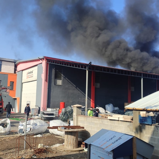 Erzincan'da alüminyum fabrikasında çıkan yangın söndürüldü