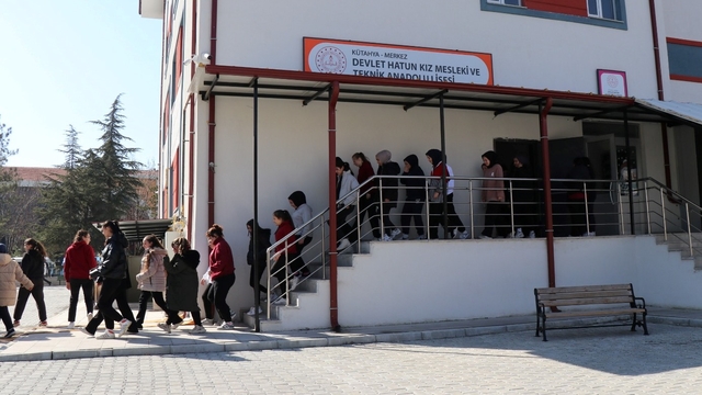Kütahya'da okullarda deprem tatbikatı düzenlendi