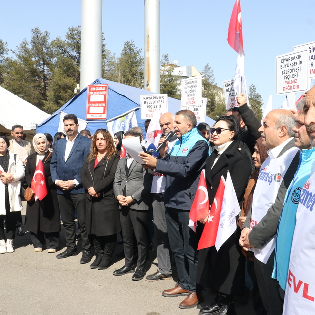 Diyarbakır'da işten çıkartılan belediye işçilerinin eyleminde 251'nci gün