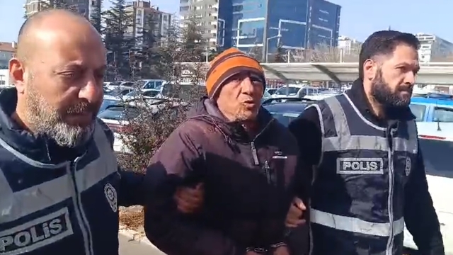 Beyin ameliyatını yapan doktoru bıçaklayan şüpheli: Bana yapay zeka yerleştirdi (2)