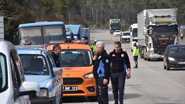 GÜNCELLEME 2- Antalya'da ormanlık alanda çıkan yangın kontrol altına alındı