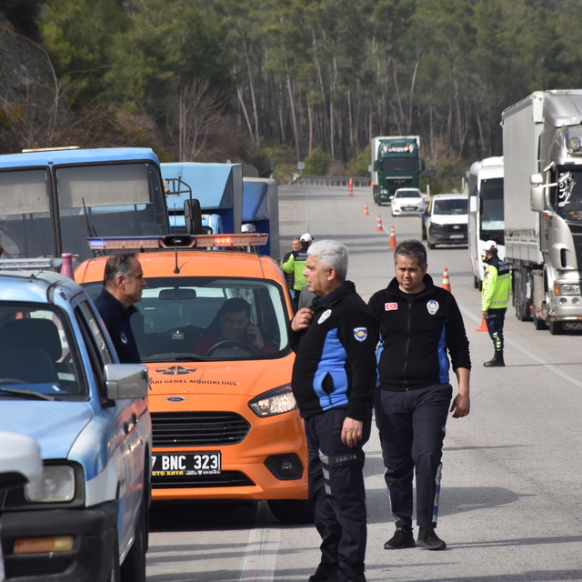 GÜNCELLEME 2- Antalya'da ormanlık alanda çıkan yangın kontrol altına alındı