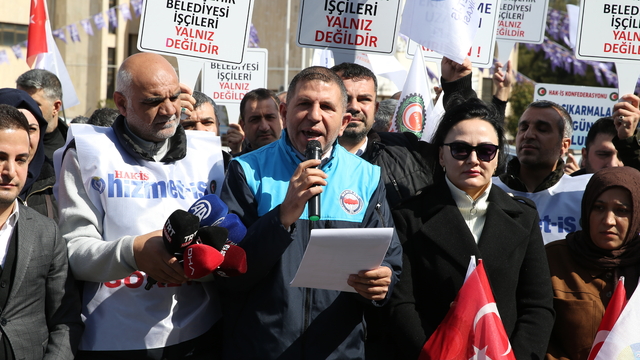 Diyarbakır'da bazı belediyelerde işten çıkarılan işçilerin eylemi sürüyor
