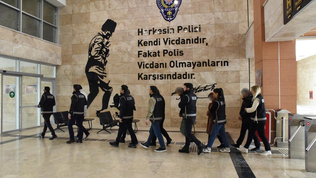 Antalya'da dolandırıcılık operasyonunda yakalanan 4 şüpheli tutuklandı