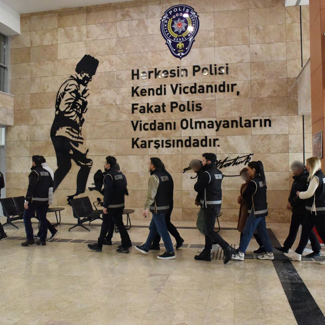 Antalya'da dolandırıcılık operasyonunda yakalanan 4 şüpheli tutuklandı