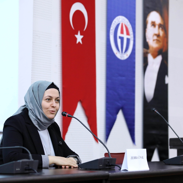 GAÜN'de "toplum, kadın ve spor" konferansı verildi