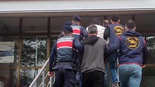 Haberleşme kablolarını çalıp kaçan şüpheliler ormanda yakalandı; 1 tutuklama